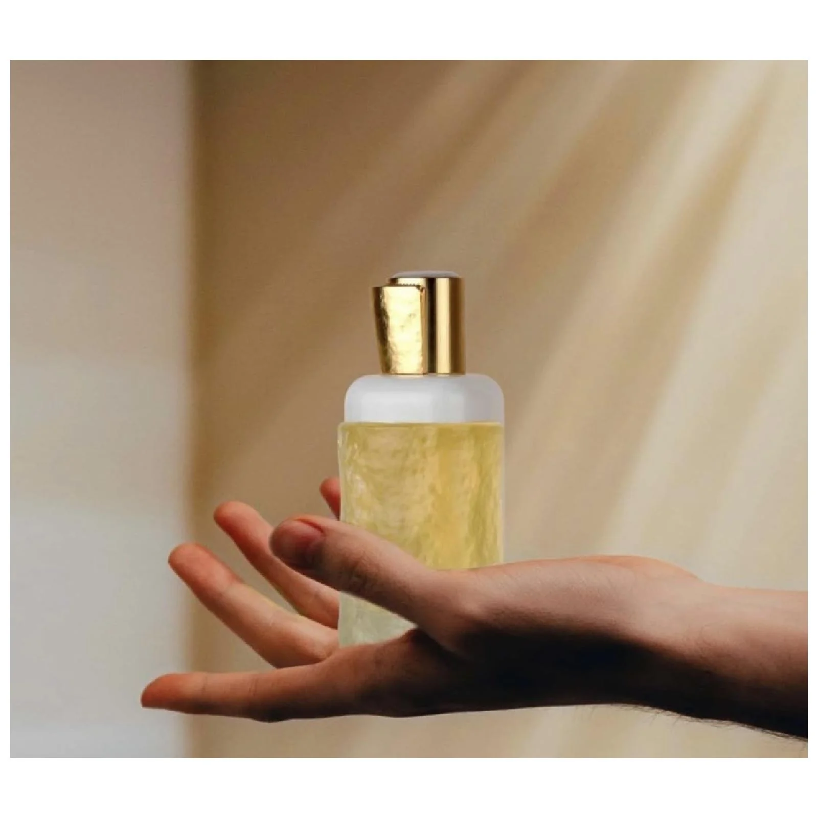 Lattafa Ajayeb Dubai Portrait Eau de Parfum for Everyone - Image 3